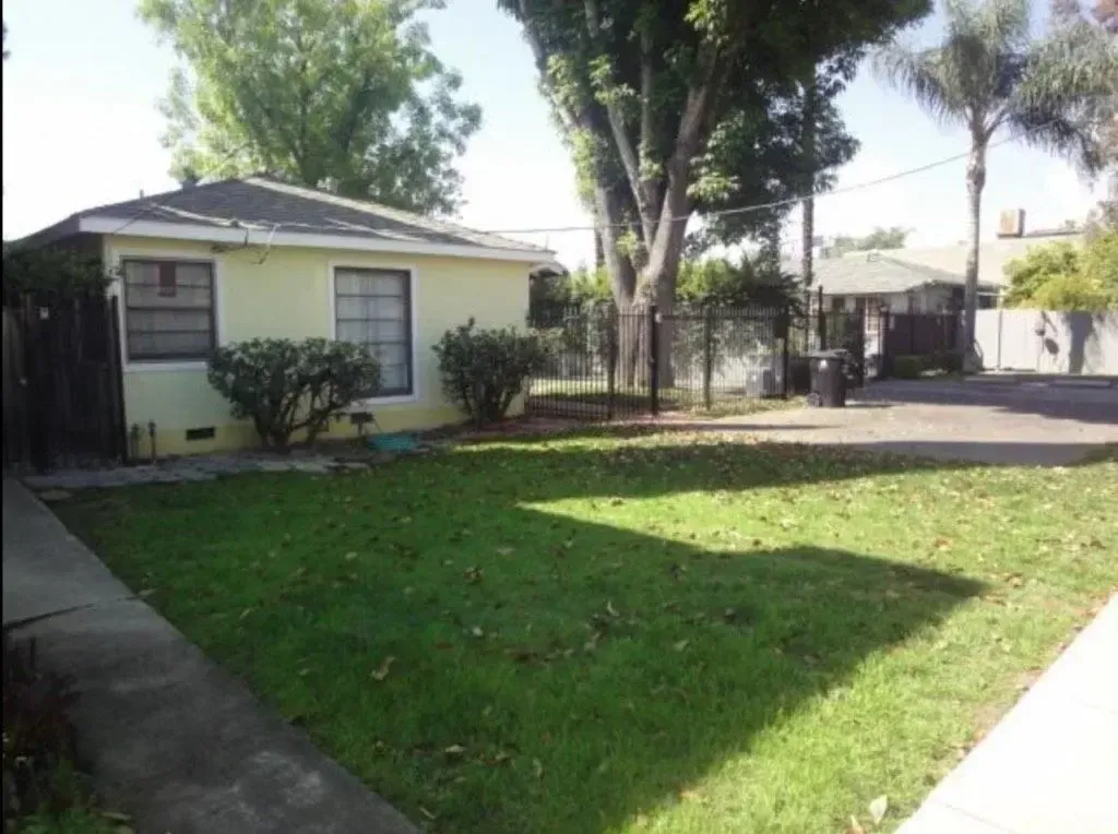 10912 West Blix St., No. Hollywood — photograph 2