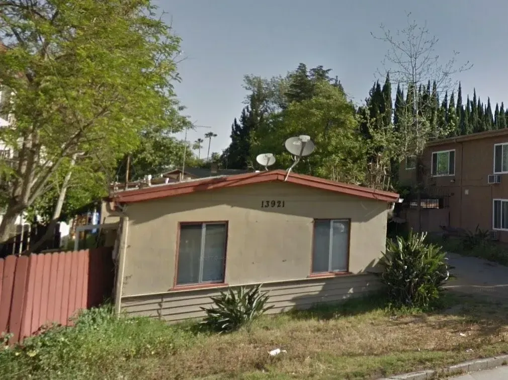13921 Vanowen St., Van Nuys — photograph 2