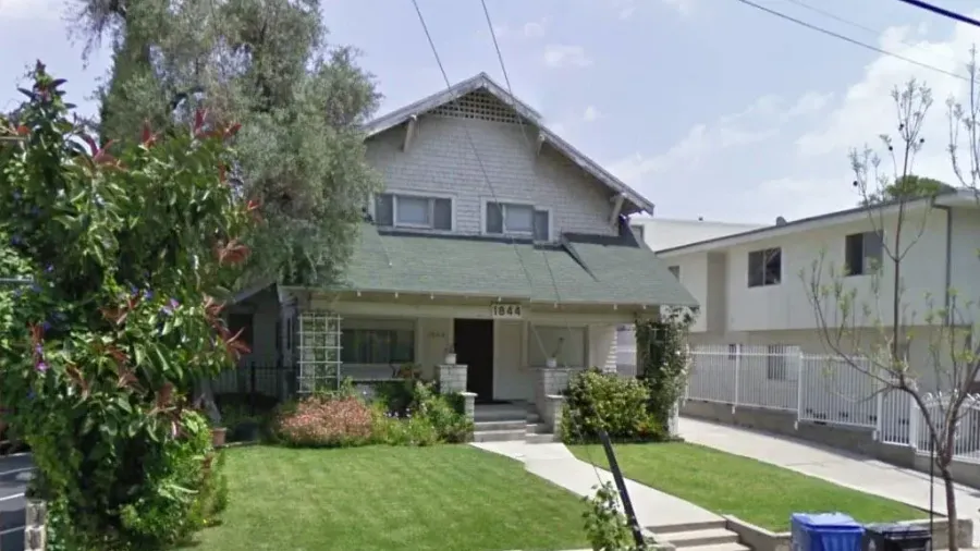 This handsome Los Feliz house was built in 1912. She needs a little love, but don’t we all? Like my aunt Gladys, nothing a coat of paint can’t fix. 