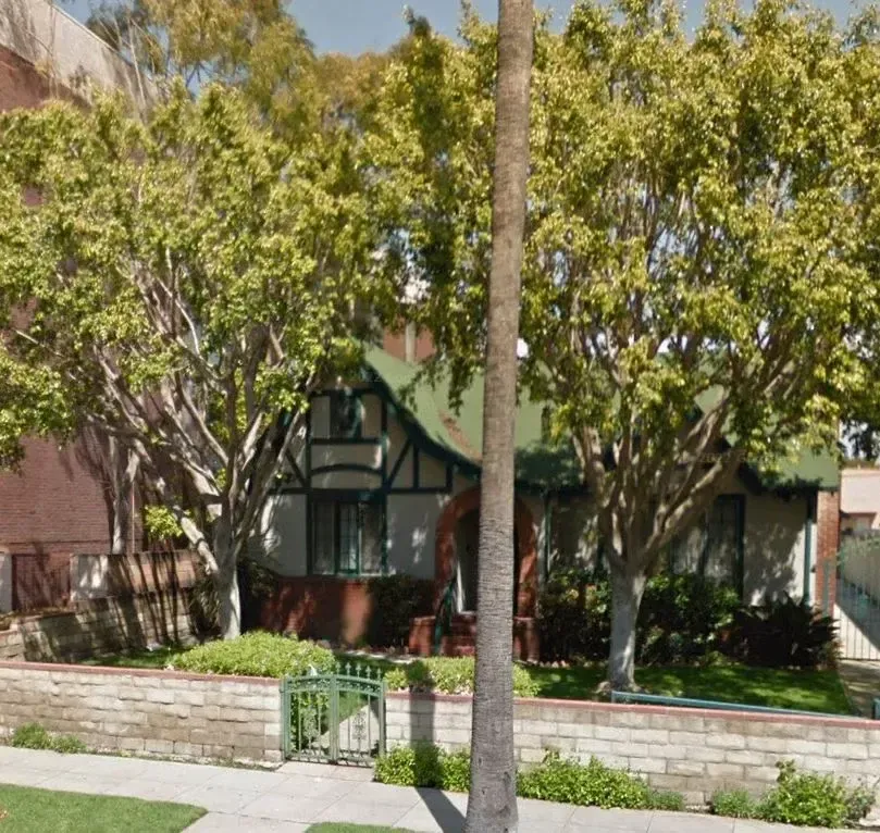 208 N. Crescent Dr., Beverly Hills — photograph 2