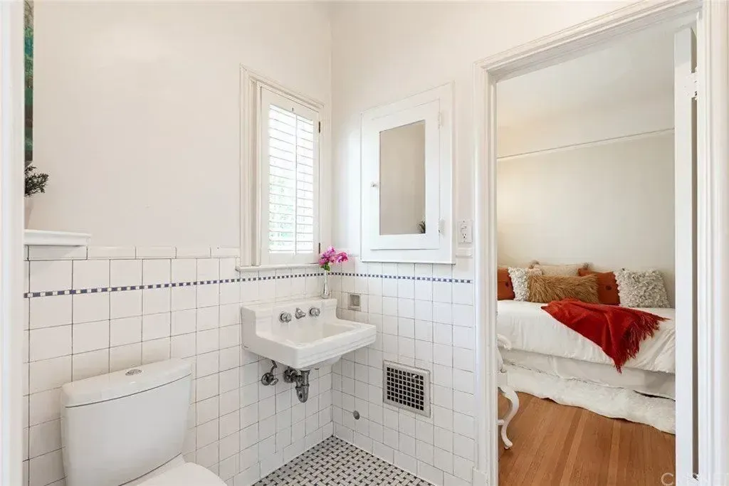 361 N. Citrus Ave. — photograph 23