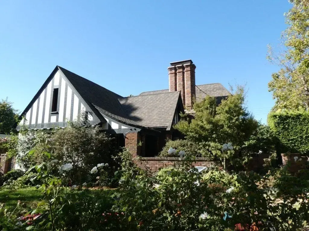 361 N. Citrus Ave. — photograph 24
