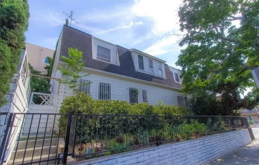 950 S. Wilton Place — photograph 4