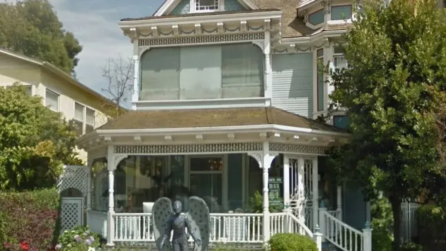 Remember when Santa Monica was cute? Quaint, charming, full of old-world delight? Good thing voters elected Queen Anne-hating cultural terrorists, or someone might have had to look at a charming old building.